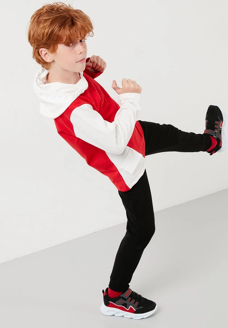 LELA Chándal - Red , Niños 4 LELA Chándal - Red , Niños - Imagen 4