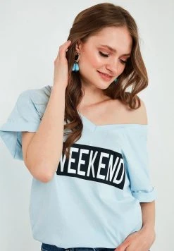 LELA Camiseta Estampada - Light Blue, Mujer -LELA Tienda 9b1d3d169b55499bb1bbeb76d3f4e24d