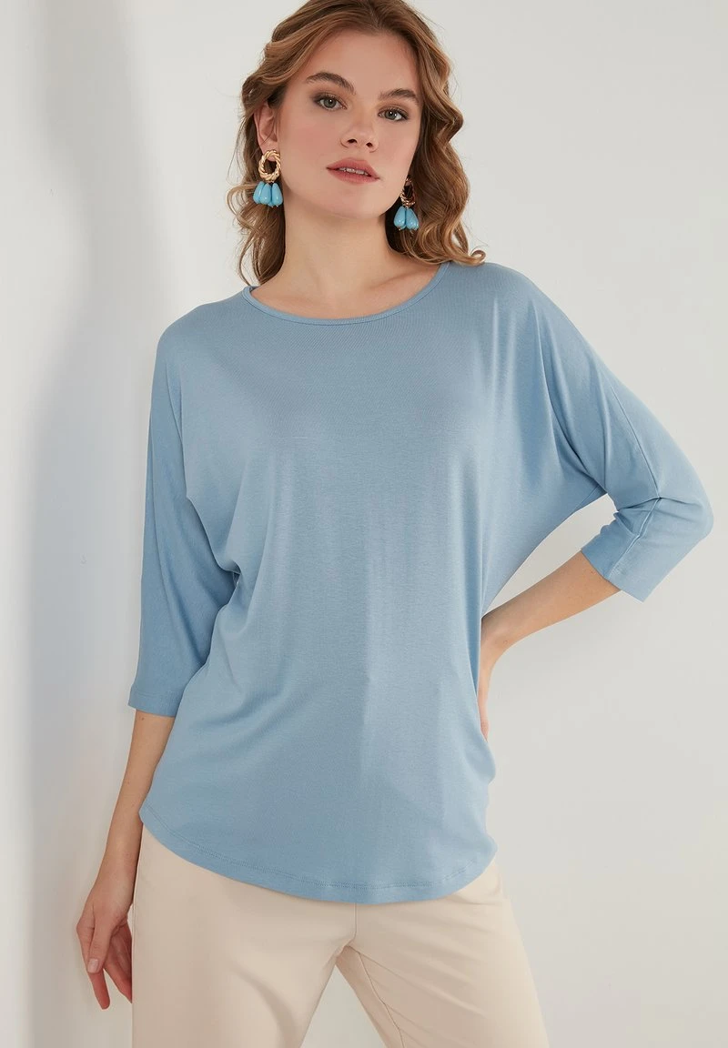 LELA Camiseta De Manga Larga - Baby Blue , Mujer 1 LELA Camiseta De Manga Larga - Baby Blue , Mujer
