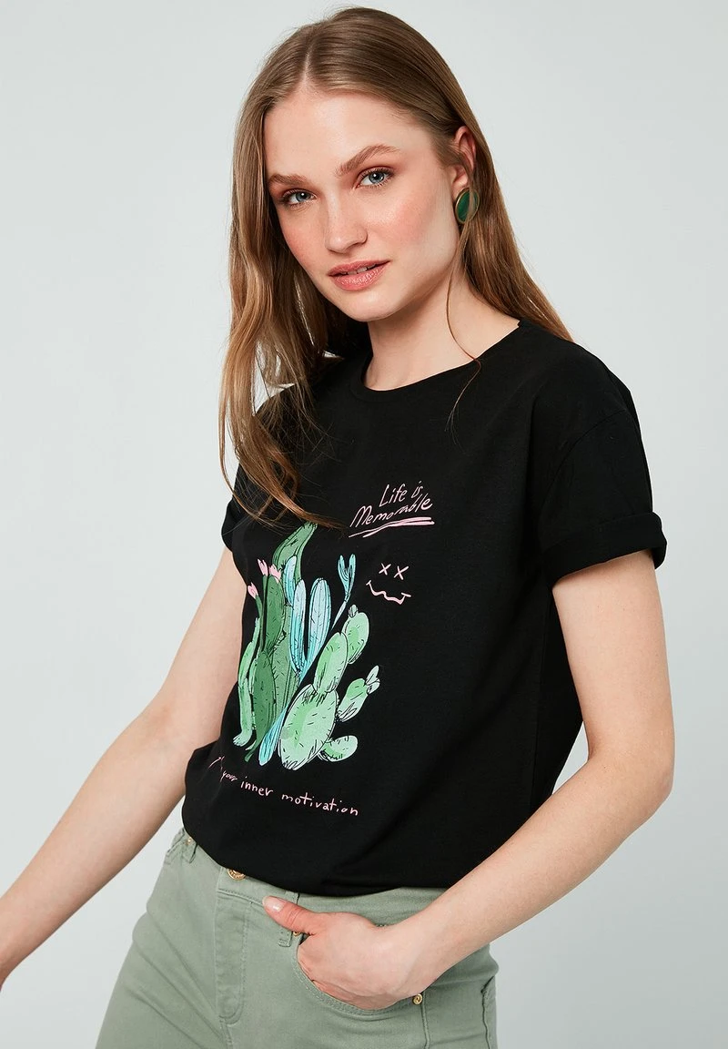 LELA Camiseta Estampada - Black , Mujer 1 LELA Camiseta Estampada - Black , Mujer