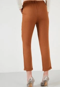 LELA HIGH WAIST TROUSERS - Pantalones - Camel, Mujer -LELA Tienda a223e1774fe34b19b610f10e700f9bc2