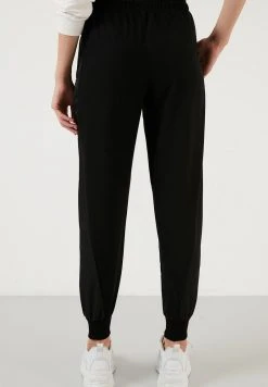 LELA Pantalones Deportivos - Black, Mujer -LELA Tienda a3aa849b247f4aaeb66cc470b18ec158