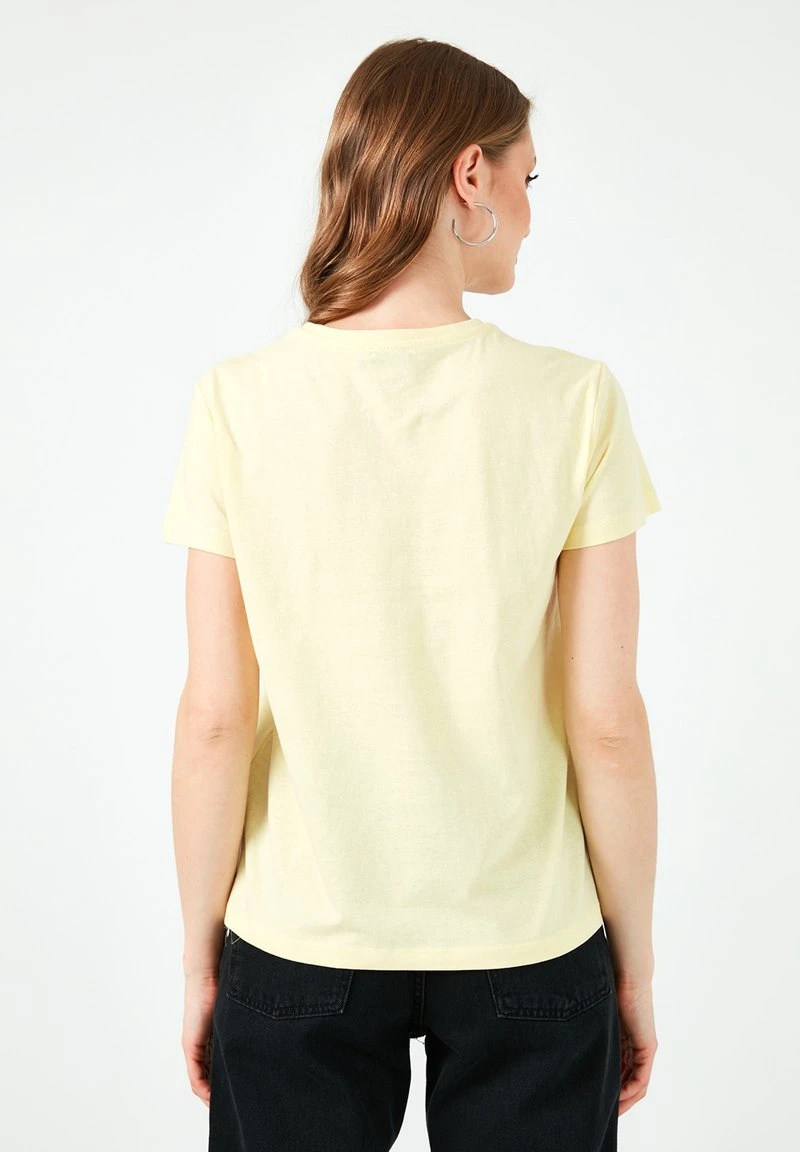 LELA Camiseta Estampada - Yellow, Mujer 2 LELA Camiseta Estampada - Yellow, Mujer - Imagen 2