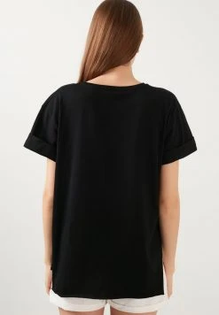 LELA OVERSIZED - Camiseta Estampada - Black , Mujer -LELA Tienda a6b88310f46b4878b92b1d31bdab3d0c