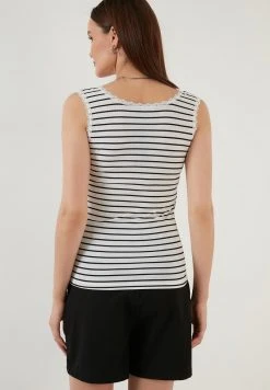 LELA Top - Ecru , Mujer -LELA Tienda a8e6f065ef234544b6aaf98357266531