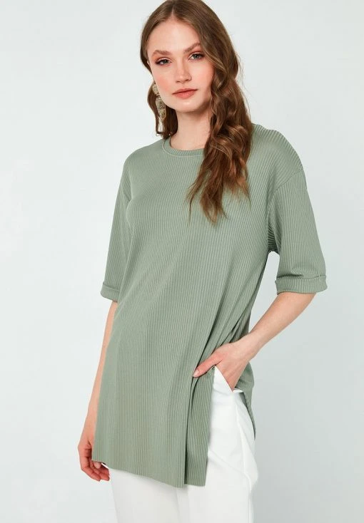 LELA OVERSIZE CREW NECK SLIT DETAILED - Blusa - Green , Mujer -LELA Tienda b417047071414e848d0514856b08f231