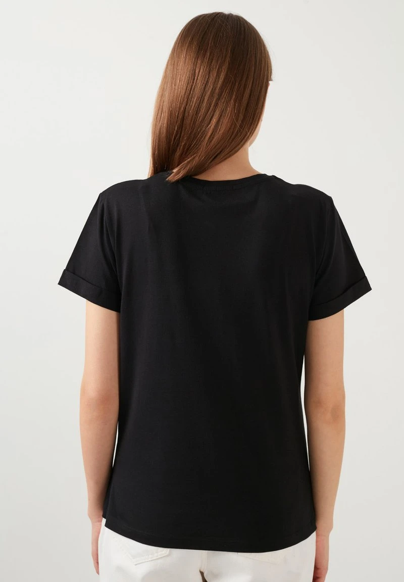 LELA Camiseta Estampada - Black , Mujer 3 LELA Camiseta Estampada - Black , Mujer - Imagen 3