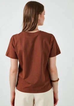 LELA Camiseta Estampada - Brown , Mujer -LELA Tienda be1d5ae3343d4806bad53ce89b86a022