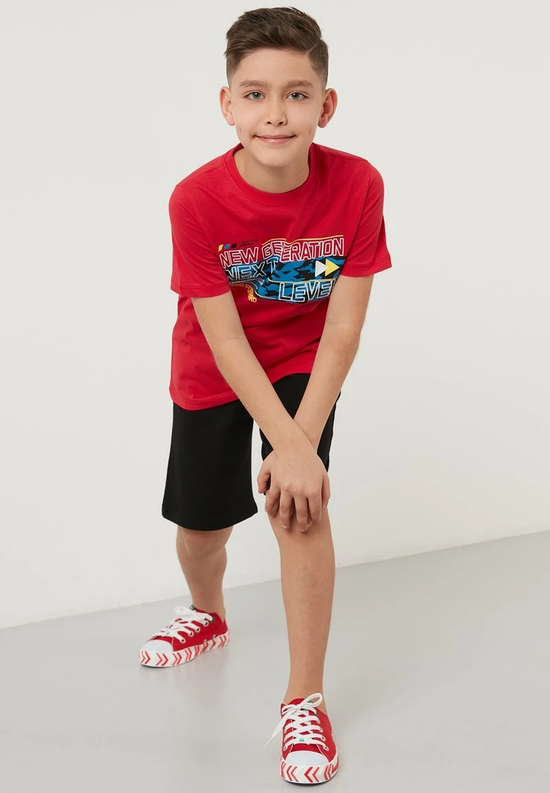 LELA REGULAR FIT SET - Shorts - Red , Niños 7 LELA REGULAR FIT SET - Shorts - Red , Niños - Imagen 7