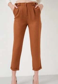 LELA HIGH WAIST TROUSERS - Pantalones - Camel, Mujer