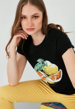 LELA Camiseta Estampada - Black , Mujer -LELA Tienda c3d233e1937c45da9285aeb55fe61c97