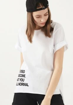 LELA Camiseta Estampada - White , Mujer -LELA Tienda c48394a6a8634a4482a41616ea4d6f10
