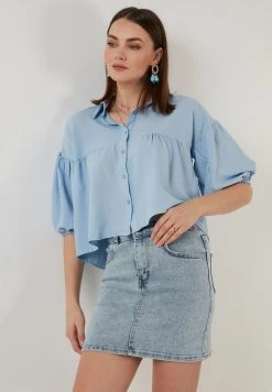 LELA LOOSE FIT - Camisa - Light Blue , Mujer -LELA Tienda c8d8a47099394c0b8e3970b7380ec862