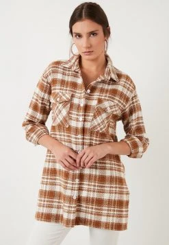 LELA Camisa - Camel , Mujer -LELA Tienda cbf0180c42e5497a9efc0987f913609d