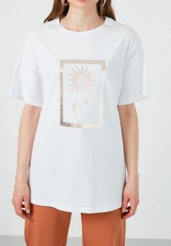 LELA Camiseta Estampada - White , Mujer -LELA Tienda cce85abc7d8d440aa82029f608c3f710