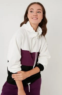 LELA Jersey Con Capucha - Ecru-purple-black, Mujer -LELA Tienda d08922cc6a67489c919ef8dfe0e1269e