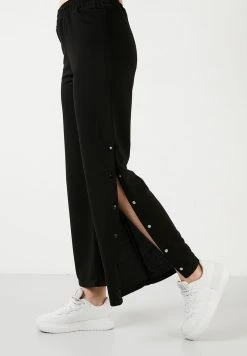 LELA Pantalones Deportivos - Black , Mujer -LELA Tienda d416438fa8254bebb1bb85ca55f16ce0