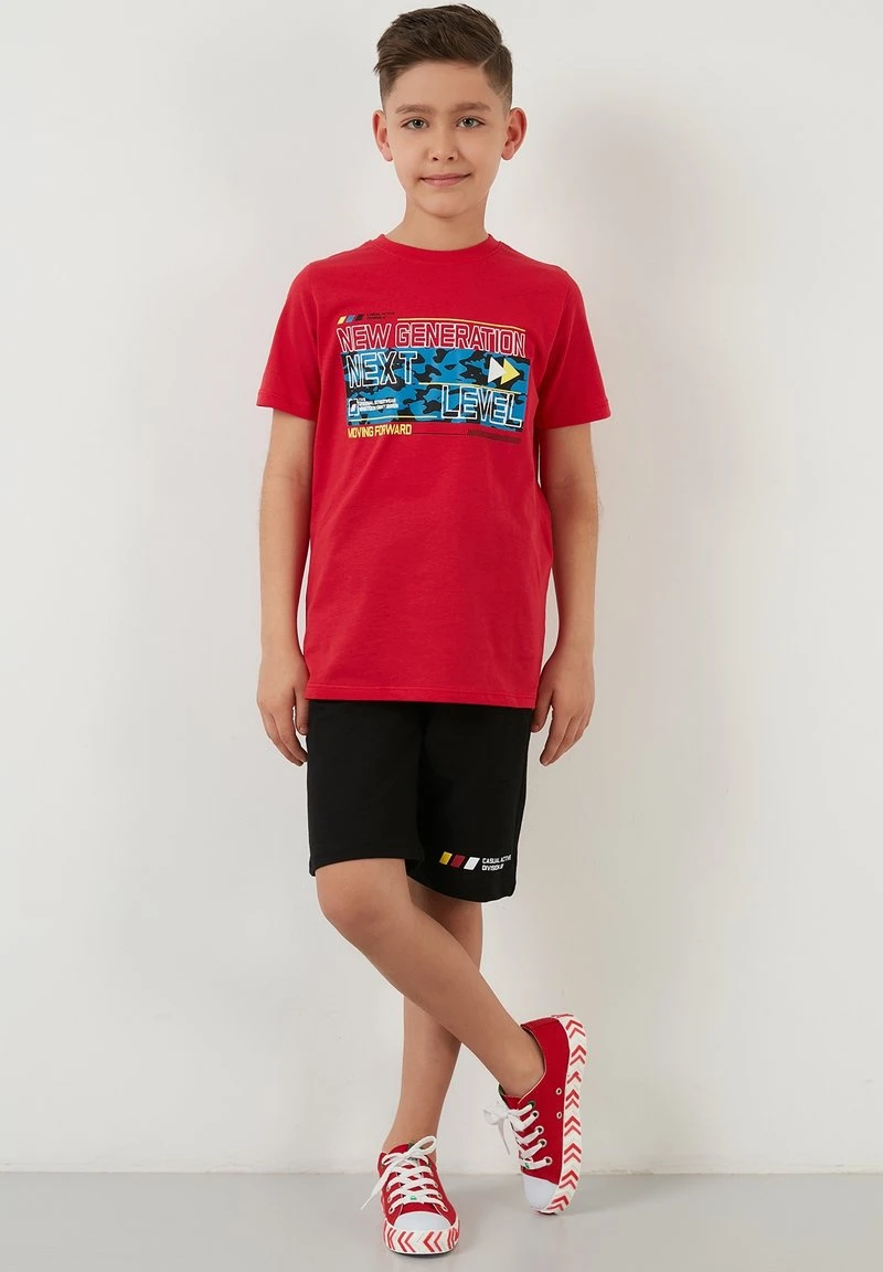 LELA REGULAR FIT SET - Shorts - Red , Niños 1 LELA REGULAR FIT SET - Shorts - Red , Niños