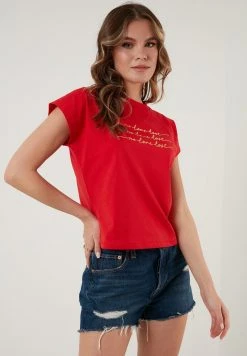 LELA CREW NECK - Camiseta Estampada - Red , Mujer -LELA Tienda d45fc9225bb2435ba9864912c0f93363