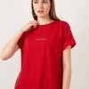 LELA Camiseta Estampada - Red, Mujer