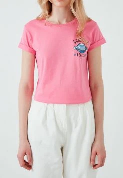 LELA REGULAR FIT - Camiseta Estampada - Pink , Mujer -LELA Tienda d91c298a972f4351aadaa972a823b6b0