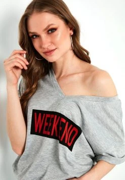 LELA Camiseta Estampada - Grey , Mujer -LELA Tienda da1346d60ed4407eade9f2725359b0d7