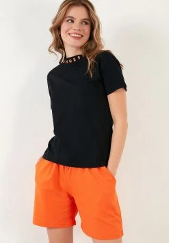 LELA CREW NECK - Camiseta Estampada - Black Neon Orange , Mujer -LELA Tienda dd7e71bcac7f4e8e9ec9108ec5a40b3f
