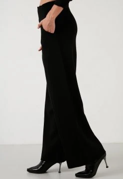 LELA SET - Jersey Con Capucha - Black, Mujer -LELA Tienda de8f1d4788ce48e28aa23649f59b89e2