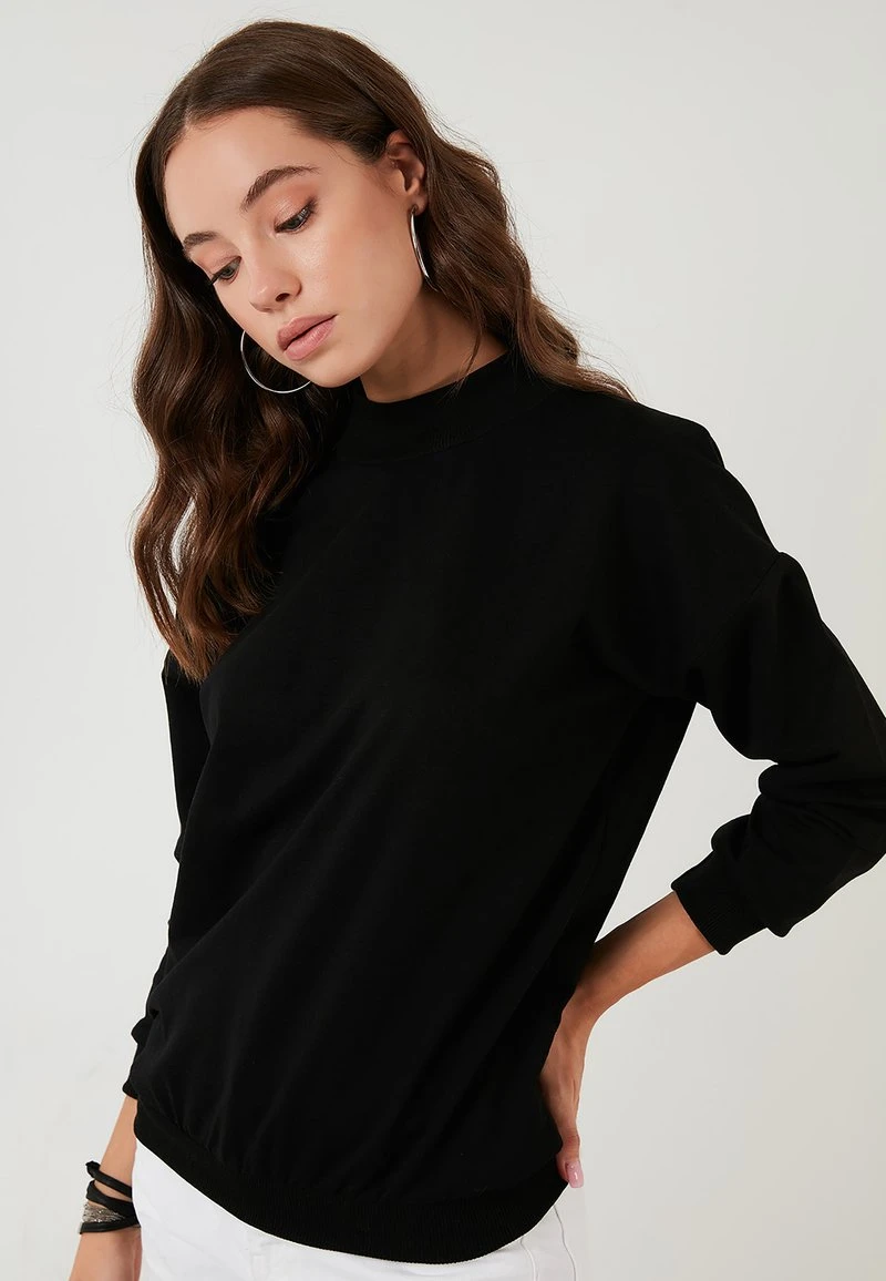 LELA HIGH COLLAR BASIC SWEATSHIRT - Sudadera - Black , Mujer 3 LELA HIGH COLLAR BASIC SWEATSHIRT - Sudadera - Black , Mujer - Imagen 3