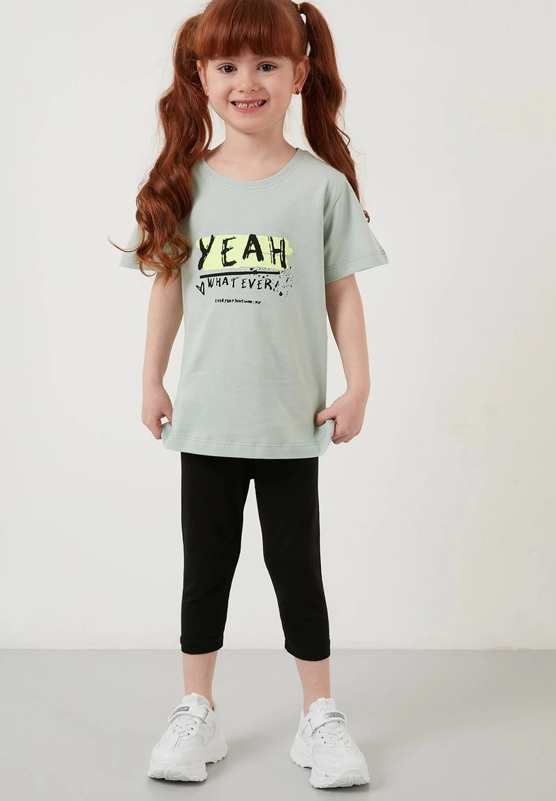 LELA REGULAR FIT T-SHIRT AND LEGGINGS - Leggings - Green , Niños 1 LELA REGULAR FIT T-SHIRT AND LEGGINGS - Leggings - Green , Niños