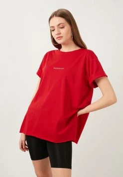 LELA Camiseta Estampada - Red, Mujer -LELA Tienda e52e4ceb6dad4d33b71c70095f2520aa