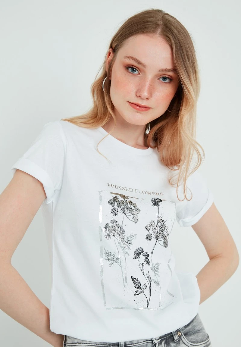 LELA Camiseta Estampada - White , Mujer 3 LELA Camiseta Estampada - White , Mujer - Imagen 3