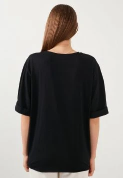 LELA Camiseta Básica - Black , Mujer -LELA Tienda f1b46ee9a5ff48709fd0926556ea9d53
