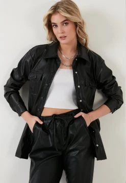 LELA Chaqueta De Cuero Sintético - Black , Mujer -LELA Tienda f7bffc75a78f4223836d84b7027bd2fe