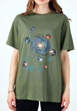 LELA Camiseta Estampada - Khaki , Mujer -LELA Tienda f9f54c9968154b9f856981c304bef391